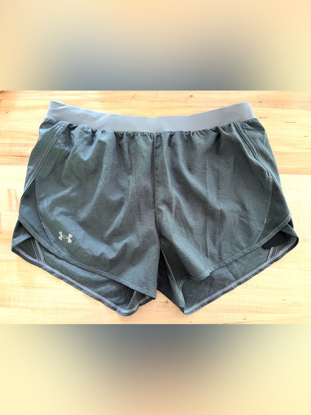 Under Armour Fly By 2.0 Athletic Shorts in Dark Gray, Sz L